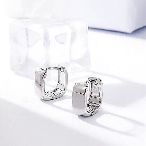 ⚫️𝟮=𝟱𝟬%𝗢𝗙𝗙⚫️ ⚜️[𝟯/$𝟭𝟴]⚜️Small Silver Quad Hoop Earrings NEW - Picture 3 of 7